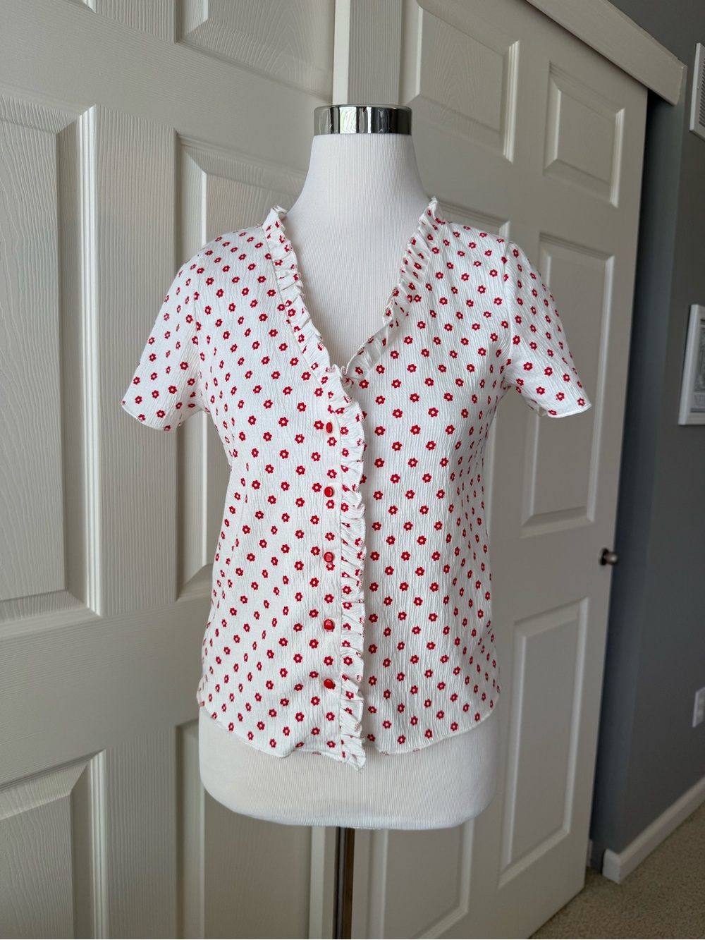 Boutique Spain White W Red Flowers Ruffle Top Short Sleeve Small Orig $65
